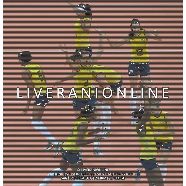 (120809) -- LONDON, Aug. 9, 2012 () -- Players of Brazil celebrate after winning the women\'s volleyball semifinal match between Brazil and Japan at London 2012 Olympic Games, London, Britain, Aug. 9, 2012. Brazil won the match 3-0 and advanced to the final. (/Cheng Min) ©photoshot/AGENZIA ALDO LIVERANI SAS - ITALY ONLY - GIOCHI OLIMPICI, OLIMPIADI LONDRA 2012