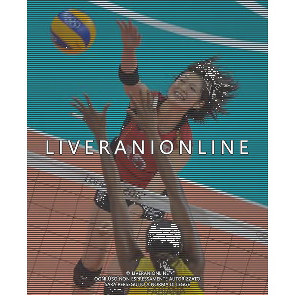 (120809) -- LONDON, Aug. 9, 2012 () -- Yuko Sano of Japan (top) smashes the ball during the women\'s volleyball semifinal match between Brazil and Japan at London 2012 Olympic Games, London, Britain, Aug. 9, 2012. Brazil won the match 3-0 and advanced to the final. (/Cheng Min) ©photoshot/AGENZIA ALDO LIVERANI SAS - ITALY ONLY - GIOCHI OLIMPICI, OLIMPIADI LONDRA 2012