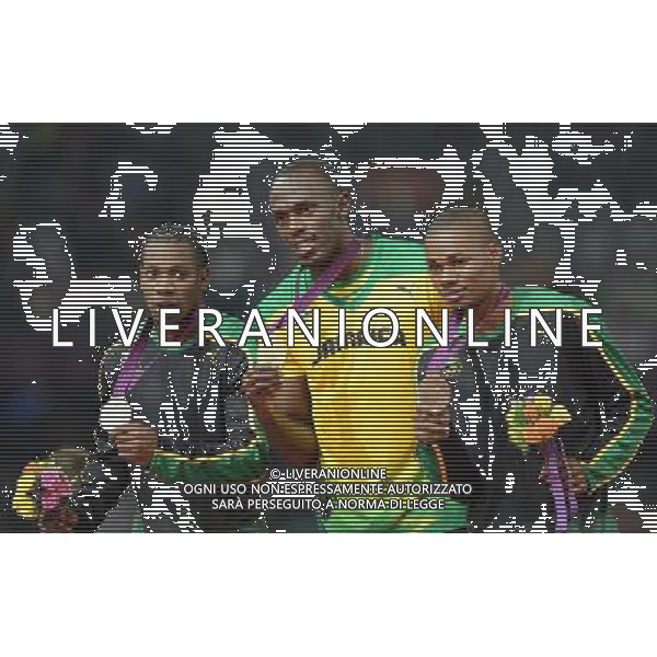 (120809) -- LONDON, Aug. 9, 2012 () -- Gold medalist Usain Bolt (C), silver medalist Yohan Blake (L) and bronze medalist Warren Weir, all of Jamaica, pose at awarding ceremony of men\'s 200m at London 2012 Olympic Games, London, Britain, Aug. 9, 2012. Jamaican athletes Usain Bolt, Yohan Blake and Warren Weir won gold, silver and bronze medals in this event. (/Yang Zongyou)(zgp) ©photoshot/AGENZIA ALDO LIVERANI SAS - ITALY ONLY - GIOCHI OLIMPICI, OLIMPIADI LONDRA 2012