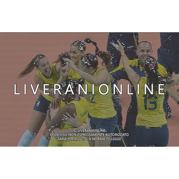 (120809) -- LONDON, Aug. 9, 2012 () -- Players of Brazil celebrate after winning the women\'s volleyball semifinal match between Brazil and Japan at London 2012 Olympic Games, London, Britain, Aug. 9, 2012. Brazil won the match 3-0 and advanced to the final. (/Cheng Min) ©photoshot/AGENZIA ALDO LIVERANI SAS - ITALY ONLY - GIOCHI OLIMPICI, OLIMPIADI LONDRA 2012