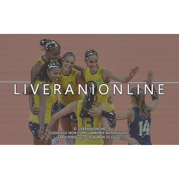 (120809) -- LONDON, Aug. 9, 2012 () -- Players of Brazil celebrate after winning the women\'s volleyball semifinal match between Brazil and Japan at London 2012 Olympic Games, London, Britain, Aug. 9, 2012. Brazil won the match 3-0 and advanced to the final. (/Cheng Min) ©photoshot/AGENZIA ALDO LIVERANI SAS - ITALY ONLY - GIOCHI OLIMPICI, OLIMPIADI LONDRA 2012