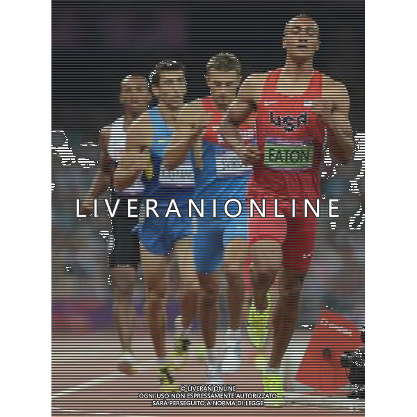 (120809) -- LONDON, Aug. 9, 2012 () -- Ashton Eaton (front) of USA competes during men\'s 1500m of men\'s decathlon competition, at London 2012 Olympic Games, London, Britain, Aug. 9, 2012. Ashton Eaton won gold medal in this event. (/Li Ga)(zgp) ©photoshot/AGENZIA ALDO LIVERANI SAS - ITALY ONLY - GIOCHI OLIMPICI, OLIMPIADI LONDRA 2012