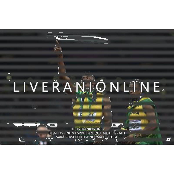 (120809) -- LONDON, Aug. 9, 2012 () -- Usain Bolt (L) of Jamaica celebrates with teammate Yohan Blake after men\'s 200m final, at London 2012 Olympic Games, London, Britain, Aug. 9, 2012. Jamaican athletes Usain Bolt, Yohan Blake and Warren Weir won gold, silver and bronze medals in this event. (/Li Ga)(zgp) ©photoshot/AGENZIA ALDO LIVERANI SAS - ITALY ONLY - GIOCHI OLIMPICI, OLIMPIADI LONDRA 2012