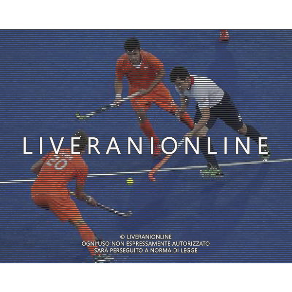 (120809) -- LONDON, Aug. 9, 2012 () -- James Tindall of Britain (R) breaks through during the men\'s hockey semifinal match between the Netherlands and Britain at London 2012 Olympic Games, London, Britain, Aug. 9, 2012. The Netherlands won the match 9-2 and advanced to the final. (/Shen Bohan) ©photoshot/AGENZIA ALDO LIVERANI SAS - ITALY ONLY - GIOCHI OLIMPICI, OLIMPIADI LONDRA 2012