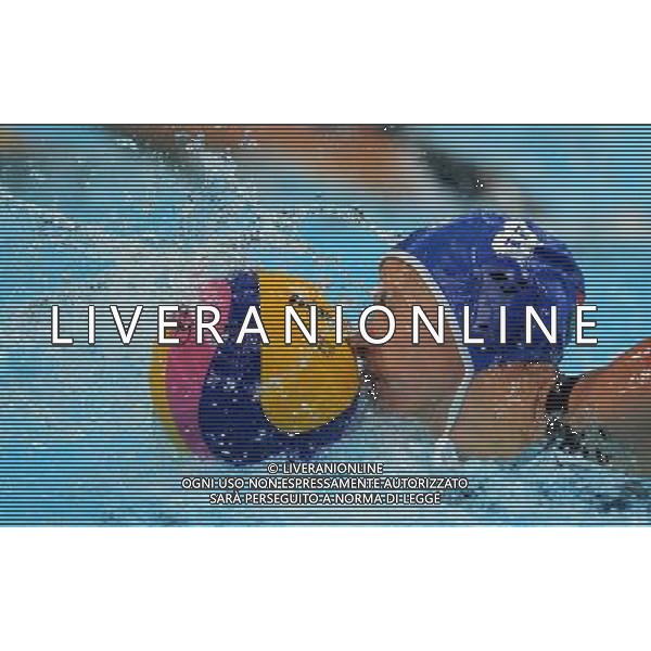 (120809) -- LONDON, Aug. 9, 2012 () -- A player of Hungary competes during the bronze medal match of women\'s Water Polo between Australia and Hungary at London 2012 Olympic Games, London, Britain, Aug. 9, 2012. Australia won the match 13-11 and claimed the bronze medal of the event. (/Wu Xiaoling) ©photoshot/AGENZIA ALDO LIVERANI SAS - ITALY ONLY - GIOCHI OLIMPICI, OLIMPIADI LONDRA 2012