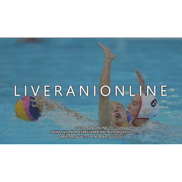 (120809) -- LONDON, Aug. 9, 2012 () -- Maggie Steffens (R) of the United States vies for the ball during the gold medal match of women\'s Water Polo between the United States and Spain at London 2012 Olympic Games, London, Britain, Aug. 9, 2012. The United States won the match 8-5 and claimed the gold medal of the event. (/Wu Xiaoling) ©photoshot/AGENZIA ALDO LIVERANI SAS - ITALY ONLY - GIOCHI OLIMPICI, OLIMPIADI LONDRA 2012