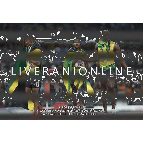 (120809) -- LONDON, Aug. 9, 2012 () -- Usain Bolt (R) of Jamaica celebrates with teammates Yohan Blake (C) and Warren Weir after men\'s 200m final, at London 2012 Olympic Games, London, Britain, Aug. 9, 2012. Jamaican athletes Usain Bolt, Yohan Blake and Warren Weir won gold, silver and bronze medals in this event. (/Li Ga)(zgp) ©photoshot/AGENZIA ALDO LIVERANI SAS - ITALY ONLY - GIOCHI OLIMPICI, OLIMPIADI LONDRA 2012