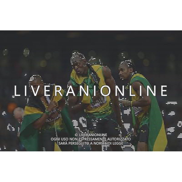 (120809) -- LONDON, Aug. 9, 2012 () -- Usain Bolt (C) of Jamaica celebrates with teammates Yohan Blake (R) and Warren Weir after men\'s 200m final, at London 2012 Olympic Games, London, Britain, Aug. 9, 2012. Jamaican athletes Usain Bolt, Yohan Blake and Warren Weir won gold, silver and bronze medals in this event. (/Li Ga)(zgp) ©photoshot/AGENZIA ALDO LIVERANI SAS - ITALY ONLY - GIOCHI OLIMPICI, OLIMPIADI LONDRA 2012
