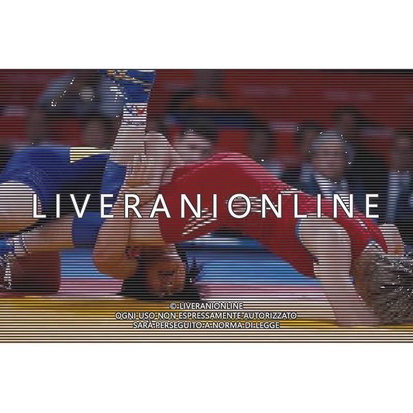 (120809) -- LONDON, Aug. 9, 2012 () -- Wang Jiao of China (blue) competes with Guzel Manyurova of Kazakhstan during the bronze medal match of women\'s wrestling freestyle 72kg at London 2012 Olympic Games in London, Britain, on August 9, 2012. Guzel Manyurova of Kazakhstan won the match and claimed the bronze medal. (/Jin Liwang) ©photoshot/AGENZIA ALDO LIVERANI SAS - ITALY ONLY - GIOCHI OLIMPICI, OLIMPIADI LONDRA 2012