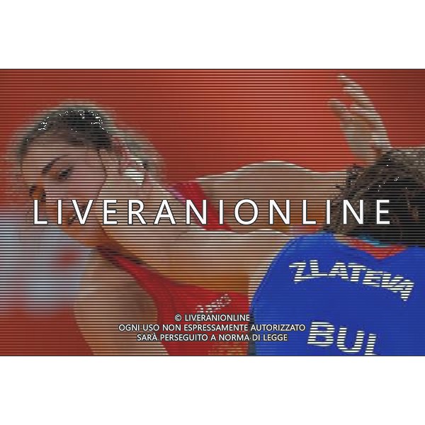 (120809) -- LONDON, Aug. 9, 2012 () -- Natalia Vorobieva of Russia (red) competes with Stanka Zlateva Hristova of Bulgaria during women\'s wrestling freestyle 72kg gold medal match, at London 2012 Olympic Games in London, Britain, on August 9, 2012. Natalia Vorobieva of Russia won gold medal. (/Gesang Dawa) ©photoshot/AGENZIA ALDO LIVERANI SAS - ITALY ONLY - GIOCHI OLIMPICI, OLIMPIADI LONDRA 2012