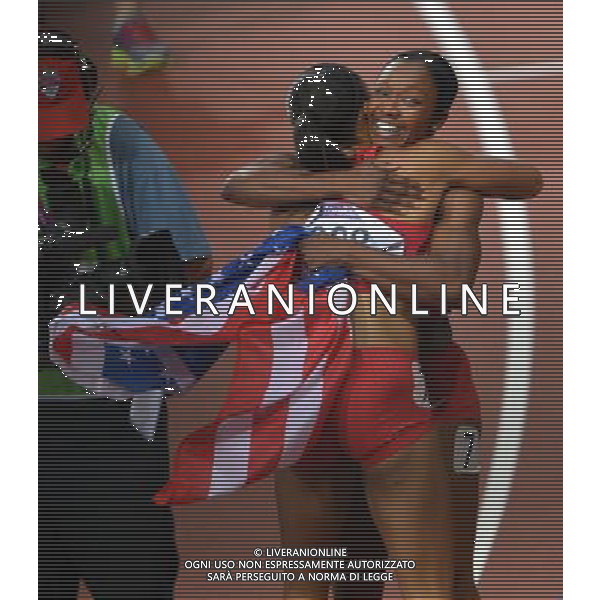 (120810) -- LONDON, Aug. 10, 2012 () -- U.S. runners celebrate after women\'s 4x100m relay final at London 2012 Olympic Games, London, Britain, Aug. 10, 2012. The U.S. team won gold medal in this event with a new world record of 40.82. (/Gong Lei)(zgp) ©photoshot/Agenzia Aldo Liverani Sas - ITALY ONLY - GIOCHI OLIMPICI, OLIMPIADI LONDRA 2012