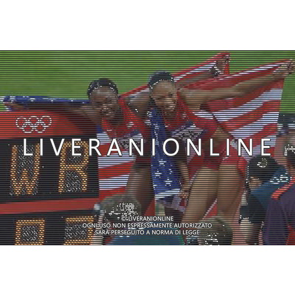 (120810) -- LONDON, Aug. 10, 2012 () -- Allyson Felix (R) and Bianca Knight of U.S. celebrate after women\'s 4x100m relay final at London 2012 Olympic Games, London, Britain, Aug. 10, 2012. The U.S. team won gold medal in this event with a new world record of 40.82. (/Gong Lei)(zgp) ©photoshot/Agenzia Aldo Liverani Sas - ITALY ONLY - GIOCHI OLIMPICI, OLIMPIADI LONDRA 2012