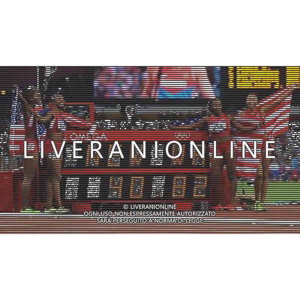 (120810) -- LONDON, Aug. 10, 2012 () -- Tianna Madison, Carmelita Jeter, Bianca Knight and Allyson Felix (from L to R) of U.S. celebrate after women\'s 4x100m relay final at London 2012 Olympic Games, London, Britain, Aug. 10, 2012. The U.S. team won gold medal in this event with a new world record of 40.82. (/Li Gang)(zgp) ©photoshot/Agenzia Aldo Liverani Sas - ITALY ONLY - GIOCHI OLIMPICI, OLIMPIADI LONDRA 2012