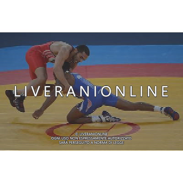 (120810) -- LONDON, Aug. 10, 2012 () -- Jordan Ernest Burroughs of USA (blue) competes with Sadegh Saeed Goudarzi of Iran in men\'s wrestling freestyle 74kg gold medal match, at London 2012 Olympic Games in London, Britain, on August 10, 2012. Jordan Ernest Burroughs of USA won the match and claimed the gold medal of the event. (/Guo Yong) ©photoshot/Agenzia Aldo Liverani Sas - ITALY ONLY - GIOCHI OLIMPICI, OLIMPIADI LONDRA 2012