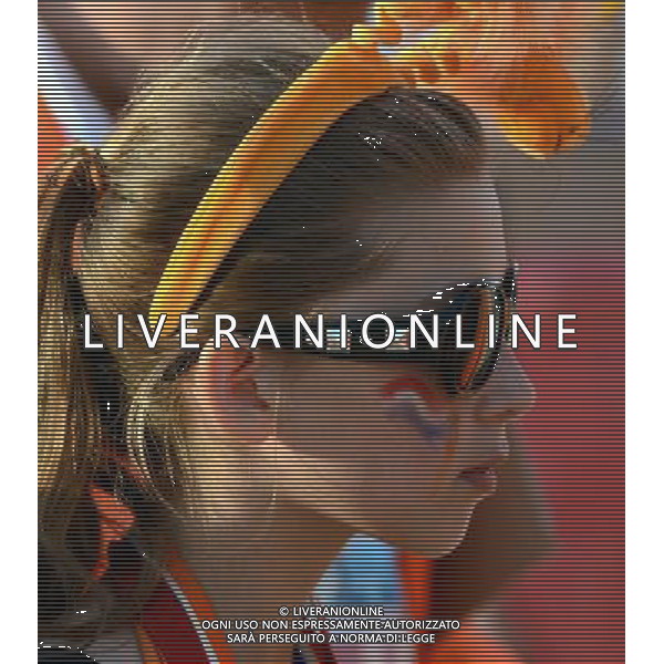 (120810) -- LONDON, Aug. 10, 2012 () -- A girl, with patterns of the national flag of the Netherlands painted on face, is seen at the Olympic Park during London 2012 Olympic Games, London, Britain, Aug. 10, 2012. (/Yang Zongyou) ©photoshot/Agenzia Aldo Liverani Sas - ITALY ONLY - GIOCHI OLIMPICI, OLIMPIADI LONDRA 2012