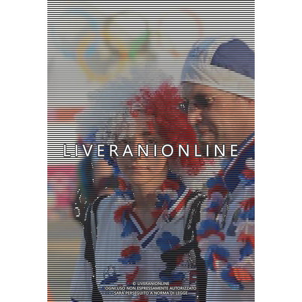 (120810) -- LONDON, Aug. 10, 2012 () -- Fans of team France are seen at the Olympic Park during London 2012 Olympic Games, London, Britain, Aug. 10, 2012. (/Yang Zongyou) ©photoshot/Agenzia Aldo Liverani Sas - ITALY ONLY - GIOCHI OLIMPICI, OLIMPIADI LONDRA 2012