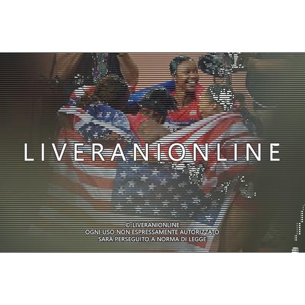 (120810) -- LONDON, Aug. 10, 2012 () -- The U.S. runners celebrate after women\'s 4x100m relay final at London 2012 Olympic Games, London, Britain, Aug. 10, 2012. The U.S. team won gold medal in this event with a new world record of 40.82. (/Gong Lei)(zgp) ©photoshot/Agenzia Aldo Liverani Sas - ITALY ONLY - GIOCHI OLIMPICI, OLIMPIADI LONDRA 2012