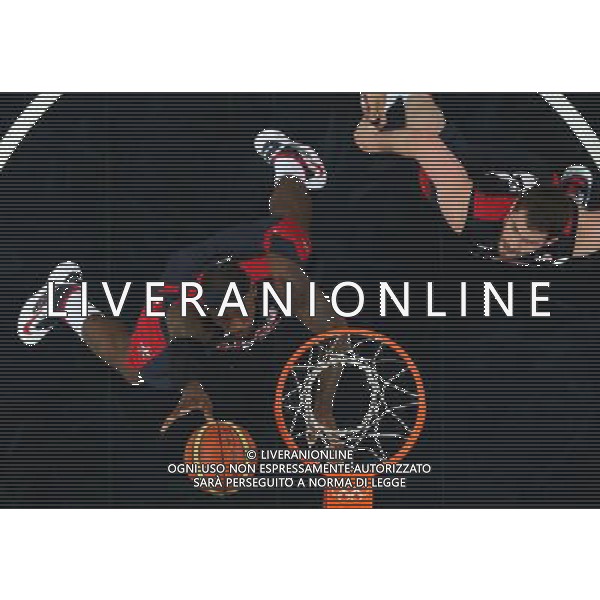(120810) -- LONDON, Aug. 10, 2012 () -- Lebron James (L) of USA vies for the ball during the men\'s basketball semifinal match between USA and Argentina at London 2012 Olympic Games, London, Britain, Aug. 10, 2012. USA won the match 109-83 and advanced to the final. (/Meng Yongmin)(zgp) AG ALDO LIVERANI S A S ONLY ITALY