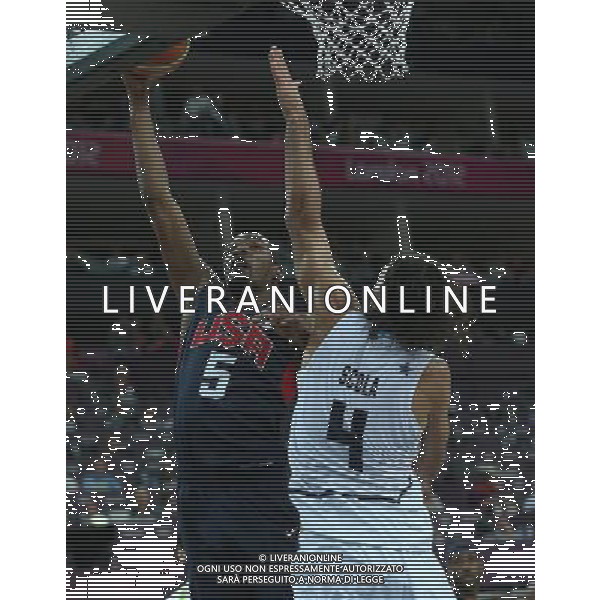 (120810) -- LONDON, Aug. 10, 2012 () -- Kevin Durant of the United States (L) goes up for the basket during the men\'s basketball semifinal match between the United States and Argentina at London 2012 Olympic Games, London, Britain, Aug. 10, 2012. The United States won the match 109-83 and advanced to the final. (/Meng Yongmin) AG ALDO LIVERANI S A S ONLY ITALY