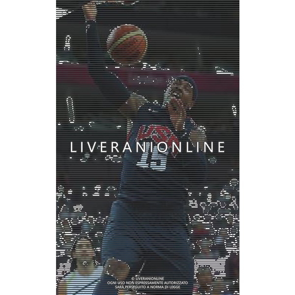 (120810) -- LONDON, Aug. 10, 2012 () -- Carmelo Anthony of the United States dunks during the men\'s basketball semifinal match between the United States and Argentina at London 2012 Olympic Games, London, Britain, Aug. 10, 2012. The United States won the match 109-83 and advanced to the final. (/Meng Yongmin) AG ALDO LIVERANI S A S ONLY ITALY