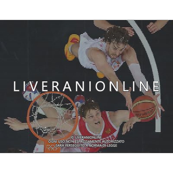(120810) -- LONDON, Aug. 10, 2012 () -- Pau Gasol (up) of Spain vies for the ball during the men\'s basketball semifinal match between Spain and Russia at London 2012 Olympic Games, London, Britain, Aug. 10, 2012. Spain won the match 67-59 and advanced to the final. (/Meng Yongmin)(zgp) AG ALDO LIVERANI S A S ONLY ITALY