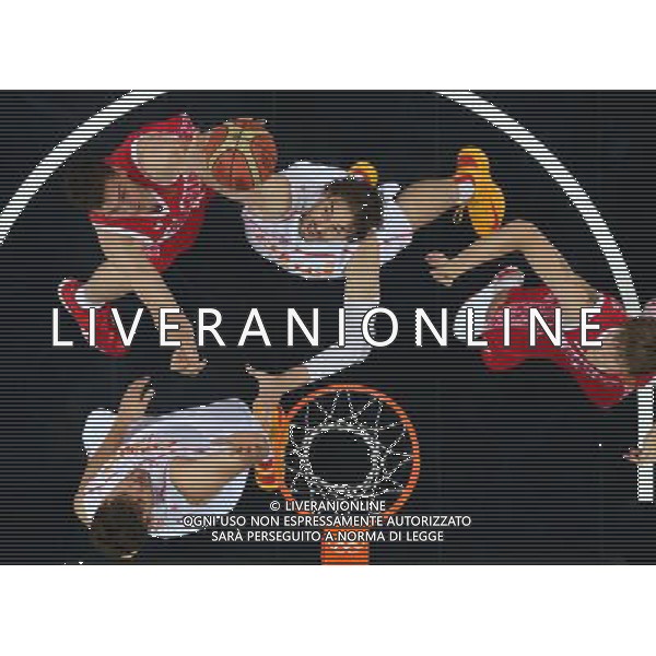 (120810) -- LONDON, Aug. 10, 2012 () -- Pau Gasol (up, C) of Spain vies for the ball during the men\'s basketball semifinal match between Spain and Russia at London 2012 Olympic Games, London, Britain, Aug. 10, 2012. Spain won the match 67-59 and advanced to the final. (/Meng Yongmin)(zgp) AG ALDO LIVERANI S A S ONLY ITALY