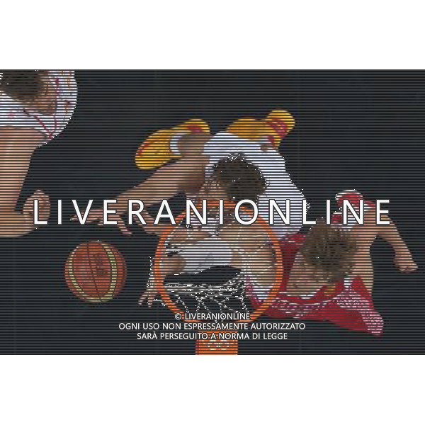 (120810) -- LONDON, Aug. 10, 2012 () -- Pau Gasol (C) of Spain vies for the ball during the men\'s basketball semifinal match between Spain and Russia at London 2012 Olympic Games, London, Britain, Aug. 10, 2012. Spain won the match 67-59 and advanced to the final. (/Meng Yongmin)(zgp) AG ALDO LIVERANI S A S ONLY ITALY