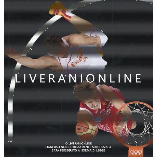 (120810) -- LONDON, Aug. 10, 2012 () -- Andrei Kirilenko (red) of Russia lays up a shot during the men\'s basketball semifinal match between Spain and Russia at London 2012 Olympic Games, London, Britain, Aug. 10, 2012. Spain won the match 67-59 and advanced to the final. (/Meng Yongmin)(zgp) AG ALDO LIVERANI S A S ONLY ITALY