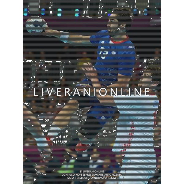 (120810) -- LONDON, Aug. 10, 2012 () -- Nikola Karabatic (blue) of France attacks during the men\'s handball semifinal match between France and Croatia at London 2012 Olympic Games, London, Britain, Aug. 10, 2012. France won the match 25-22 and advanced to the final. (/Yang Lei)(zgp) AG ALDO LIVERANI S A S ONLY ITALY