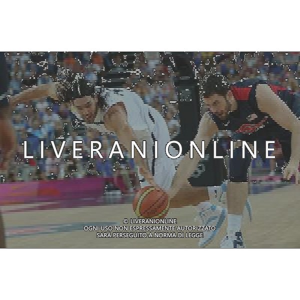 (120810) -- LONDON, Aug. 10, 2012 () -- Luis Scola of Argentina (L) vies for the ball during the men\'s basketball semifinal match between the United States and Argentina at London 2012 Olympic Games, London, Britain, Aug. 10, 2012. The United States won the match 109-83 and advanced to the final. (/Meng Yongmin) AG ALDO LIVERANI S A S ONLY ITALY