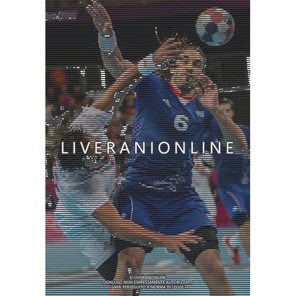 (120810) -- LONDON, Aug. 10, 2012 () -- Nikola Karabatic (blue) of France attacks during the men\'s handball semifinal match between France and Croatia at London 2012 Olympic Games, London, Britain, Aug. 10, 2012. France won the match 25-22 and advanced to the final. (/Yang Lei)(zgp) AG ALDO LIVERANI S A S ONLY ITALY