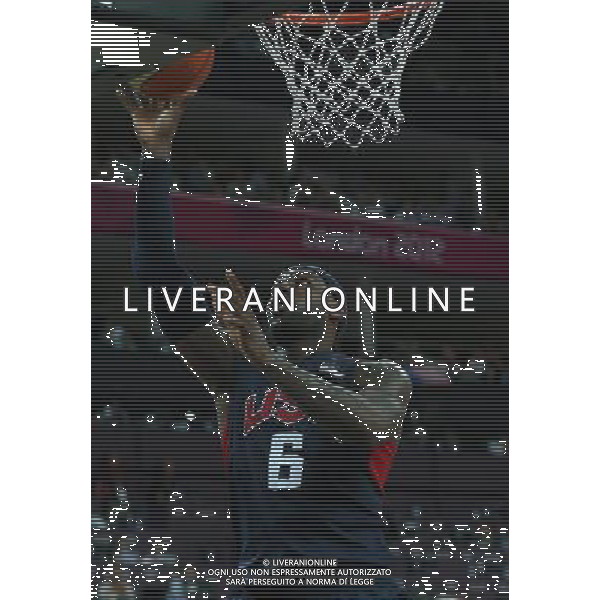 (120810) -- LONDON, Aug. 10, 2012 () -- Lebron James of the United States goes up for the basket during the men\'s basketball semifinal match between the United States and Argentina at London 2012 Olympic Games, London, Britain, Aug. 10, 2012. The United States won the match 109-83 and advanced to the final. (/Meng Yongmin) AG ALDO LIVERANI S A S ONLY ITALY