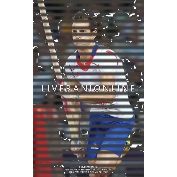 (120810) -- LONDON, Aug. 10, 2012 () -- Renaud Lavillenie of France competes during men\'s pole vault final at London 2012 Olympic Games, London, Britain, Aug. 10, 2012. Renaud Lavillenie won gold medal with a new Olympic record of 5.97 meters. (/Liao Yujie)(zgp) AG ALDO LIVERANI S A S ONLY ITALY