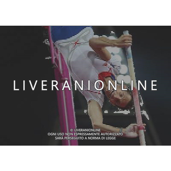 (120810) -- LONDON, Aug. 10, 2012 () -- Renaud Lavillenie of France competes during men\'s pole vault final at London 2012 Olympic Games, London, Britain, Aug. 10, 2012. Renaud Lavillenie won gold medal with a new Olympic record of 5.97 meters. (/Liao Yujie)(zgp) AG ALDO LIVERANI S A S ONLY ITALY