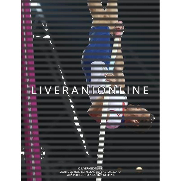 (120810) -- LONDON, Aug. 10, 2012 () -- Renaud Lavillenie of France competes during men\'s pole vault final at London 2012 Olympic Games, London, Britain, Aug. 10, 2012. Renaud Lavillenie won gold medal with a new Olympic record of 5.97 meters. (/Liao Yujie)(zgp) AG ALDO LIVERANI S A S ONLY ITALY