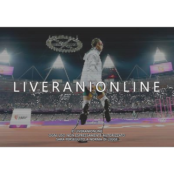 (120810) -- LONDON, Aug. 10, 2012 () -- Oscar Pistorius of South Africa walks on the track to compete in men\'s 4x400m relay final at London 2012 Olympic Games, London, Britain, Aug. 10, 2012. (/Yin Gang)(zgp) AG ALDO LIVERANI S A S ONLY ITALY