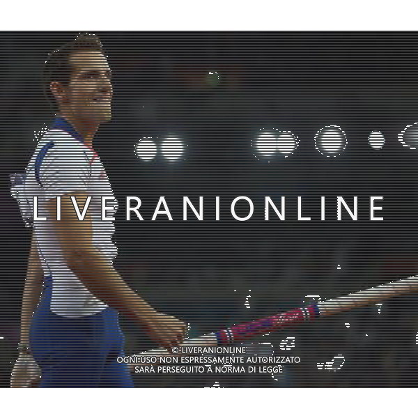 (120810) -- LONDON, Aug. 10, 2012 () -- Renaud Lavillenie of France competes during men\'s pole vault final at London 2012 Olympic Games, London, Britain, Aug. 10, 2012. Renaud Lavillenie won gold medal with a new Olympic record of 5.97 meters. (/Liao Yujie)(zgp) AG ALDO LIVERANI S A S ONLY ITALY