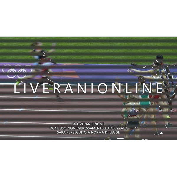 (120810) -- LONDON, Aug. 10, 2012 () -- Runners compete during women\'s 4x100m relay final at London 2012 Olympic Games, London, Britain, Aug. 10, 2012. The U.S. team won gold medal in this event with a new world record of 40.82. (/Qi Heng)(zgp) AG ALDO LIVERANI S A S ONLY ITALY