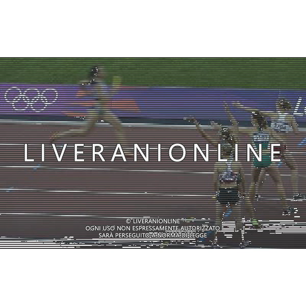 (120810) -- LONDON, Aug. 10, 2012 () -- Runners compete during women\'s 4x100m relay final at London 2012 Olympic Games, London, Britain, Aug. 10, 2012. The U.S. team won gold medal in this event with a new world record of 40.82. (/Qi Heng)(zgp) AG ALDO LIVERANI S A S ONLY ITALY