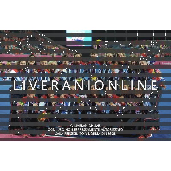 (120810) -- LONDON, Aug. 10, 2012 () -- Bronze medalists players of Britain celebrate at the awarding ceremony of women\'s hockey event at London 2012 Olympic Games, London, Britain, Aug. 10, 2012. (/Wang Yuguo) AG ALDO LIVERANI S A S ONLY ITALY