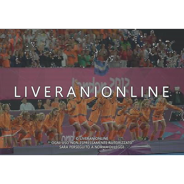 (120810) -- LONDON, Aug. 10, 2012 () -- Gold medalists players of the Netherlands celebrate at the awarding ceremony of women\'s hockey event at London 2012 Olympic Games, London, Britain, Aug. 10, 2012. (/Wang Yuguo) AG ALDO LIVERANI S A S ONLY ITALY