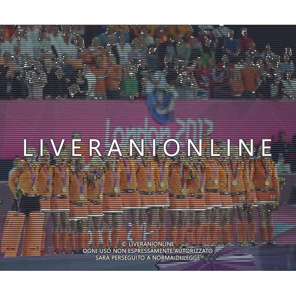 (120810) -- LONDON, Aug. 10, 2012 () -- Gold medalists players of the Netherlands sing the national anthem at the awarding ceremony of women\'s hockey event at London 2012 Olympic Games, London, Britain, Aug. 10, 2012. (/Wang Yuguo) AG ALDO LIVERANI S A S ONLY ITALY
