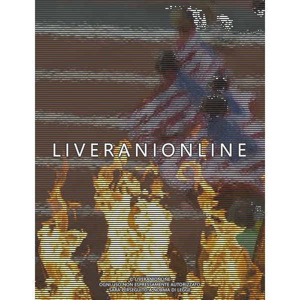 (120810) -- LONDON, Aug. 10, 2012 () -- Runners of U.S. celebrate after women\'s 4x100m relay final at London 2012 Olympic Games, London, Britain, Aug. 10, 2012. The U.S. team won gold medal in this event with a new world record of 40.82. (/Qi Heng)(zgp) AG ALDO LIVERANI S A S ONLY ITALY