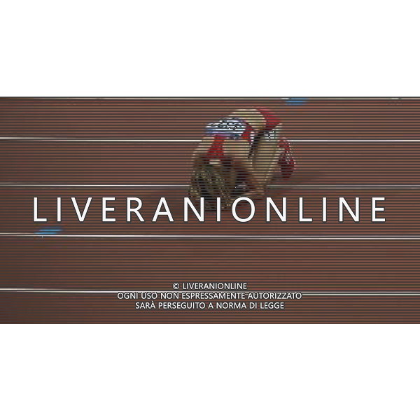 (120810) -- LONDON, Aug. 10, 2012 () -- Morgan Uceny of USA kneels on the track after falling during women\'s 1500m final at London 2012 Olympic Games, London, Britain, Aug. 10, 2012. Uceny did not complete the competition. (/Wang Jianhua)(zgp) AG ALDO LIVERANI S A S ONLY ITALY