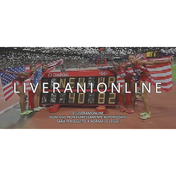 (120810) -- LONDON, Aug. 10, 2012 () -- Runners of U.S. celebrate after women\'s 4x100m relay final at London 2012 Olympic Games, London, Britain, Aug. 10, 2012. The U.S. team won gold medal in this event with a new world record of 40.82. (/Liao Yujie)(zgp) AG ALDO LIVERANI S A S ONLY ITALY