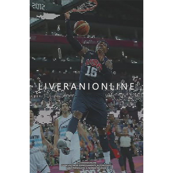 (120810) -- LONDON, Aug. 10, 2012 () -- Carmelo Anthony of the United States dunks during the men\'s basketball semifinal match between the United States and Argentina at London 2012 Olympic Games, London, Britain, Aug. 10, 2012. (/Meng Yongmin) AG ALDO LIVERANI S A S ONLY ITALY