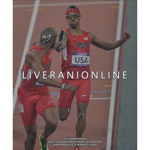 (120810) -- LONDON, Aug. 10, 2012 () -- Tony McQuay (R) and Angelo Taylor of USA relay during men\'s 4x400m relay final at London 2012 Olympic Games, London, Britain, Aug. 10, 2012. The USA team won silver medal. (/Gong Lei)(zgp) AG ALDO LIVERANI S A S ONLY ITALY