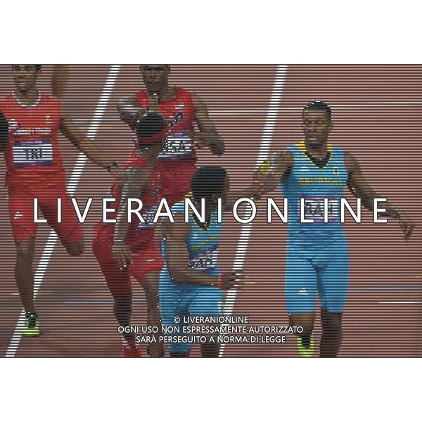 (120810) -- LONDON, Aug. 10, 2012 () -- Demetrius Pinder (1st R) and Michael Mathieu of Bahamas realy during men\'s 4x400m relay final at London 2012 Olympic Games, London, Britain, Aug. 10, 2012. The Bahamian team won gold medal with 2:56.72. (/Gong Lei)(zgp) AG ALDO LIVERANI S A S ONLY ITALY