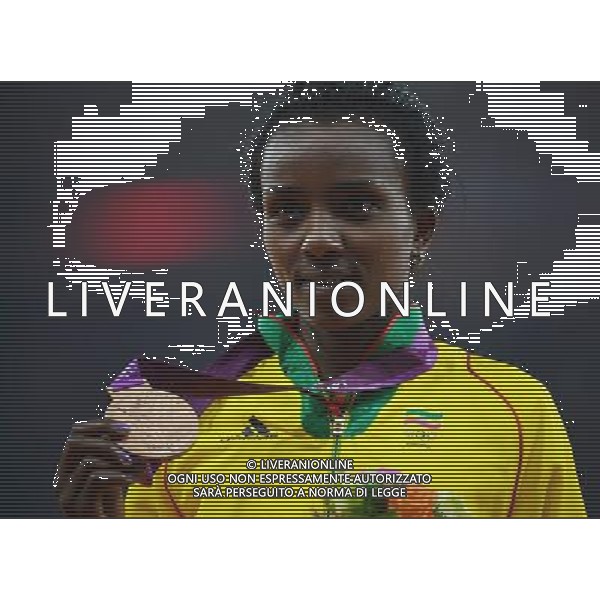 (120810) -- LONDON, Aug. 10, 2012 () -- Bronze medalist Tirunesh Dibaba of Ethiopia poses at awarding ceremony of women\'s 5000m event at London 2012 Olympic Games, London, Britain, Aug. 10, 2012. (/Gong Lei)(zgp) AG ALDO LIVERANI S A S ONLY ITALY