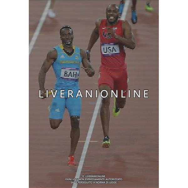 (120810) -- LONDON, Aug. 10, 2012 () -- Ramon Miller (blue) of Bahamas sprints in men\'s 4x400m relay final at London 2012 Olympic Games, London, Britain, Aug. 10, 2012. The Bahamian team won gold medal with 2:56.72. (/Gong Lei)(zgp) AG ALDO LIVERANI S A S ONLY ITALY